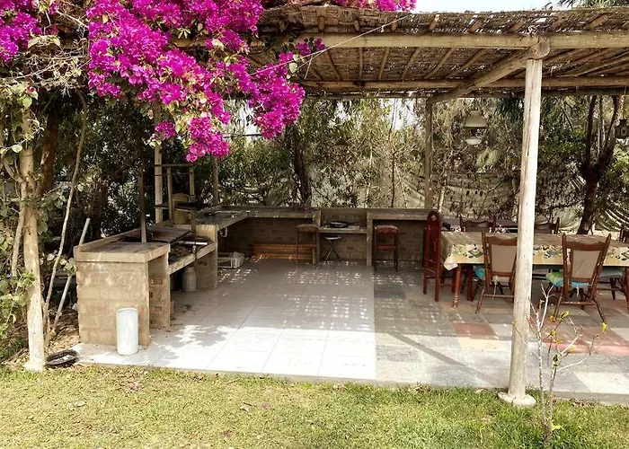 Casa De Campo Con Piscina En Asia